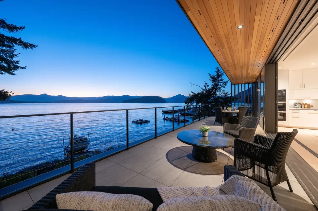 Exceptional Modern Waterfront Estate in West Vancouver, a Flawlessly Crafted Architectural Gem for C$12.25 Million 14 8885 Lawrence Way Breathtaking Modern Waterfront Estate Crafted to Perfection in West Vancouver 5