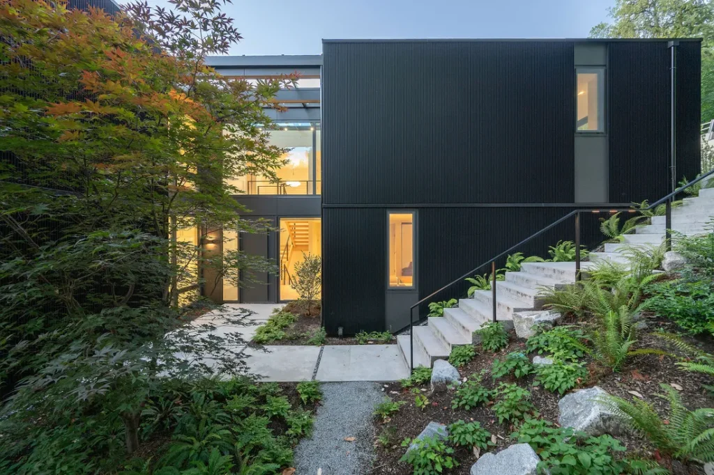 Exceptional Modern Waterfront Estate in West Vancouver, a Flawlessly Crafted Architectural Gem for C$12.25 Million 16 8885 Lawrence Way Breathtaking Modern Waterfront Estate Crafted to Perfection in West Vancouver 7