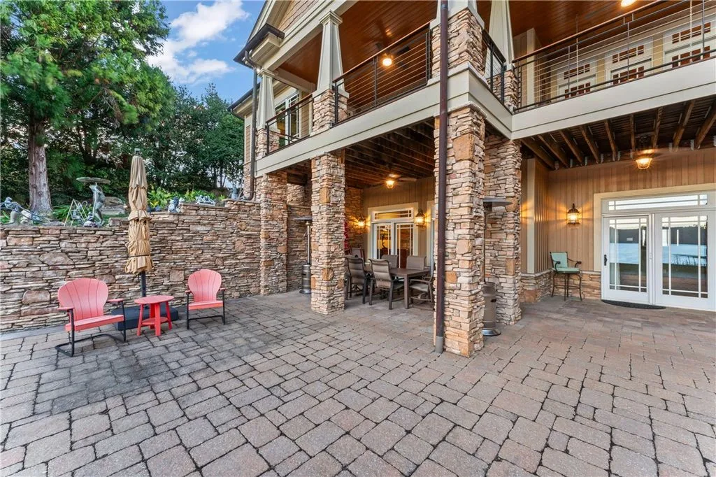 Breathtaking Architectural Gem at 207 Passion Flower Way Combines Modern Design and Mountain Lake Serenity 14