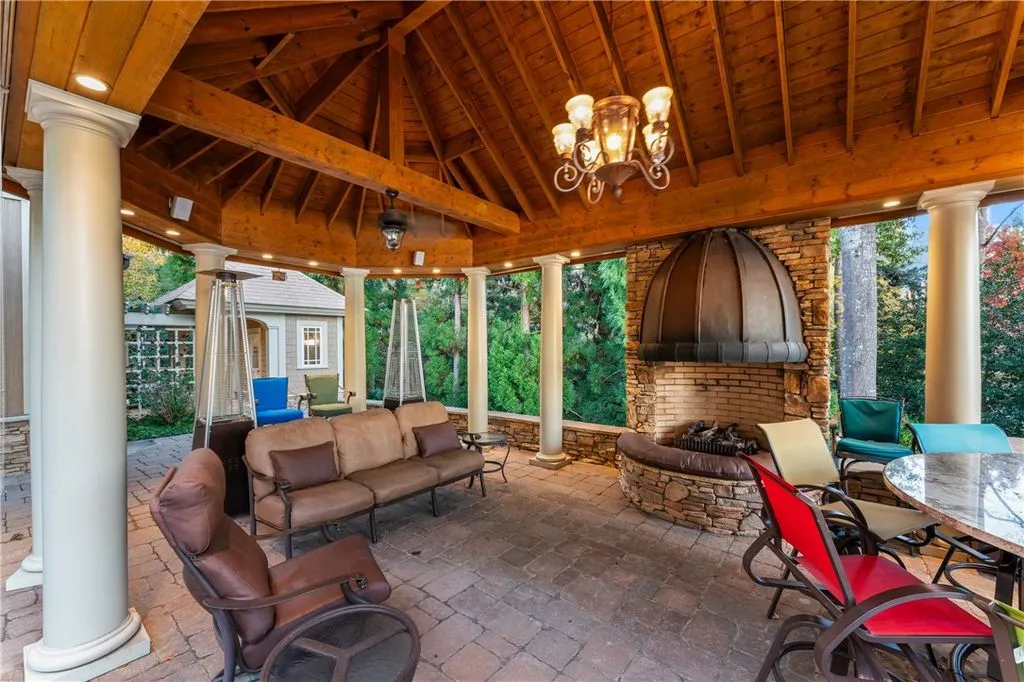 Breathtaking Architectural Gem at 207 Passion Flower Way Combines Modern Design and Mountain Lake Serenity 15