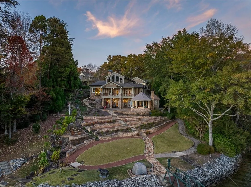 Breathtaking Architectural Gem at 207 Passion Flower Way Combines Modern Design and Mountain Lake Serenity 16