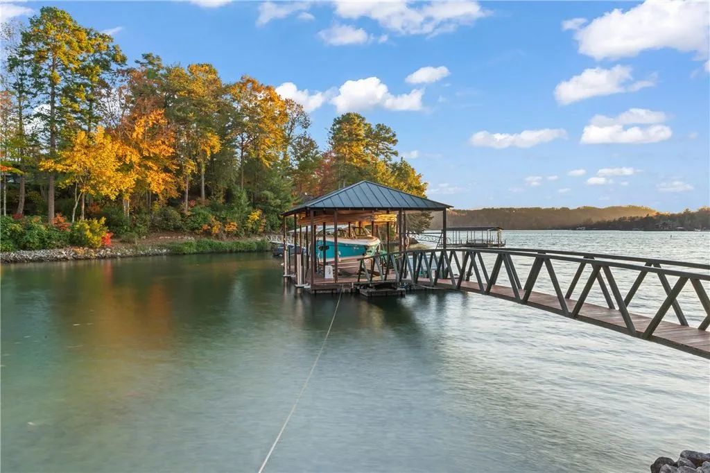 Breathtaking Architectural Gem at 207 Passion Flower Way Combines Modern Design and Mountain Lake Serenity 17