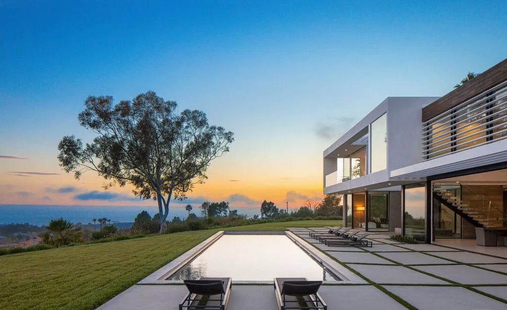 Breathtaking Architectural Icon at 5601 Kanan Dume Rd by Steven Kent Lists for 15 Million 3