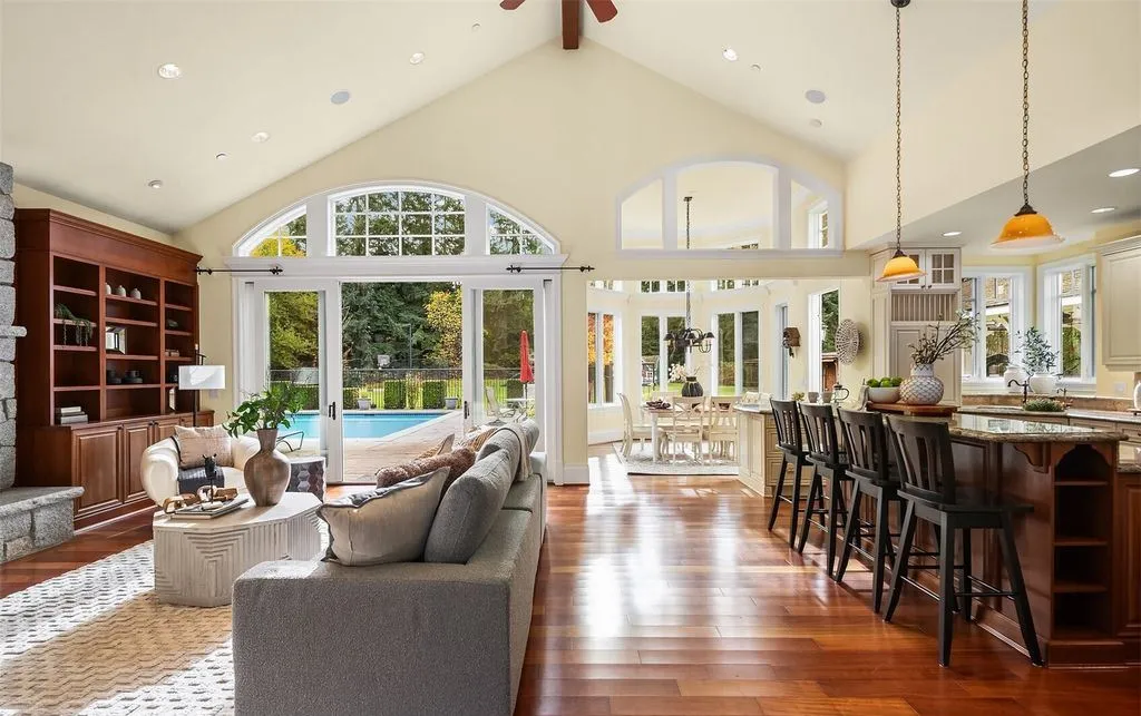 Elegant Washington Estate by Odegard Gockel Exudes Timeless Equestrian Grace, Asking $5.695 Million 14 Captivating Equestrian Retreat at 20727 SE 24th Street Offers Effortless Luxury for 5.695 Million 10