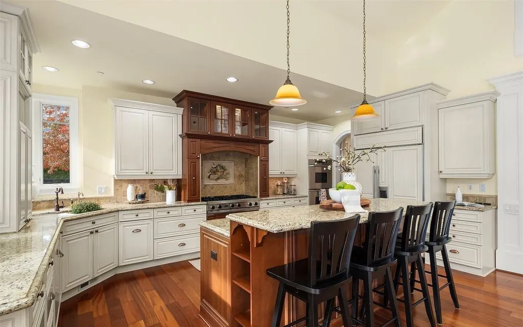 Elegant Washington Estate by Odegard Gockel Exudes Timeless Equestrian Grace, Asking $5.695 Million 17 Captivating Equestrian Retreat at 20727 SE 24th Street Offers Effortless Luxury for 5.695 Million 13