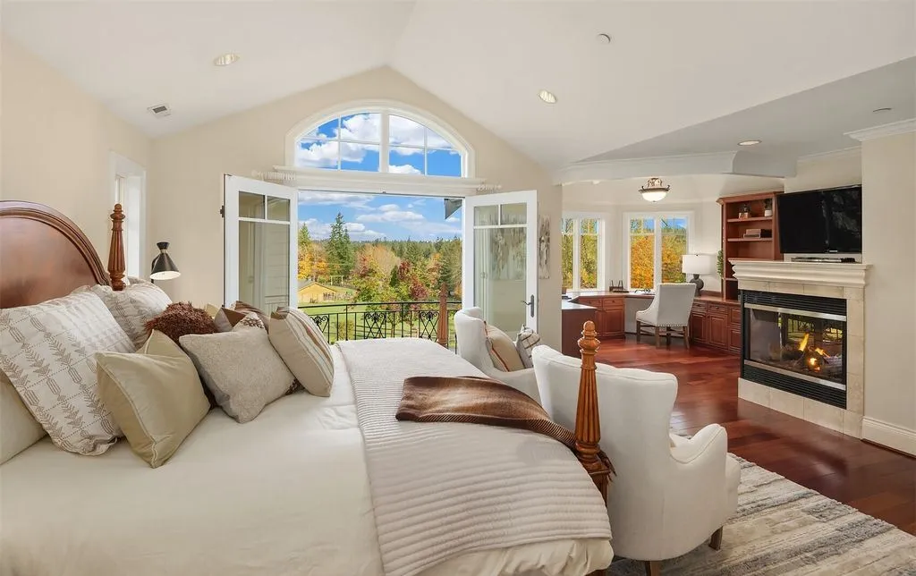 Elegant Washington Estate by Odegard Gockel Exudes Timeless Equestrian Grace, Asking $5.695 Million 22 Captivating Equestrian Retreat at 20727 SE 24th Street Offers Effortless Luxury for 5.695 Million 18