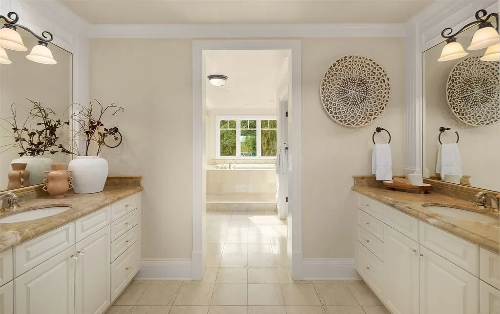 Elegant Washington Estate by Odegard Gockel Exudes Timeless Equestrian Grace, Asking $5.695 Million 24 Captivating Equestrian Retreat at 20727 SE 24th Street Offers Effortless Luxury for 5.695 Million 20