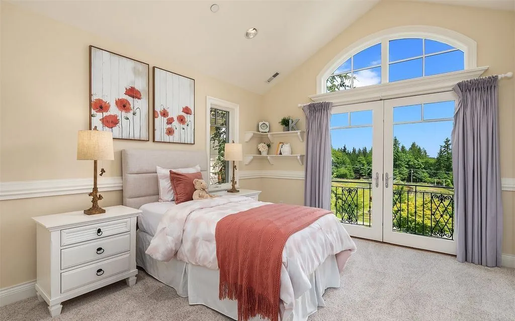 Elegant Washington Estate by Odegard Gockel Exudes Timeless Equestrian Grace, Asking $5.695 Million 25 Captivating Equestrian Retreat at 20727 SE 24th Street Offers Effortless Luxury for 5.695 Million 21