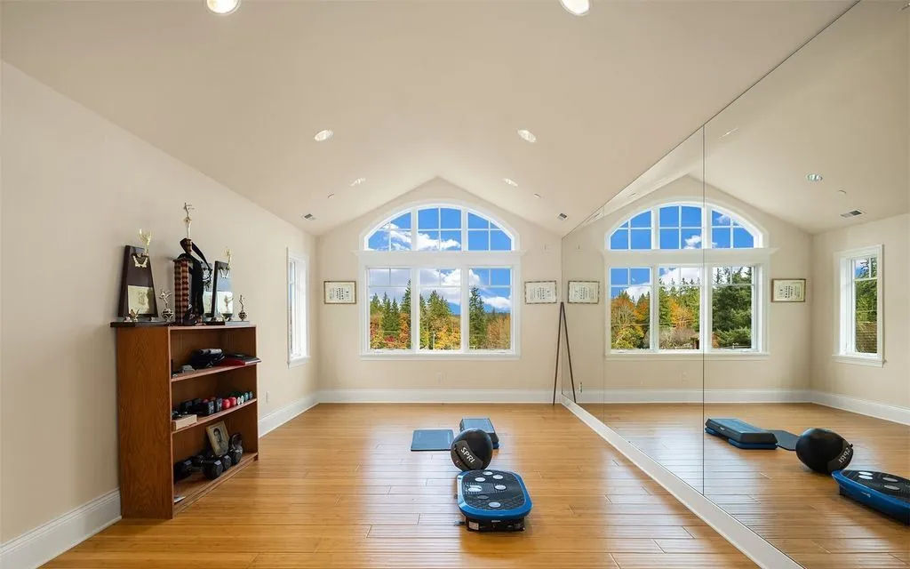 Elegant Washington Estate by Odegard Gockel Exudes Timeless Equestrian Grace, Asking $5.695 Million 27 Captivating Equestrian Retreat at 20727 SE 24th Street Offers Effortless Luxury for 5.695 Million 23