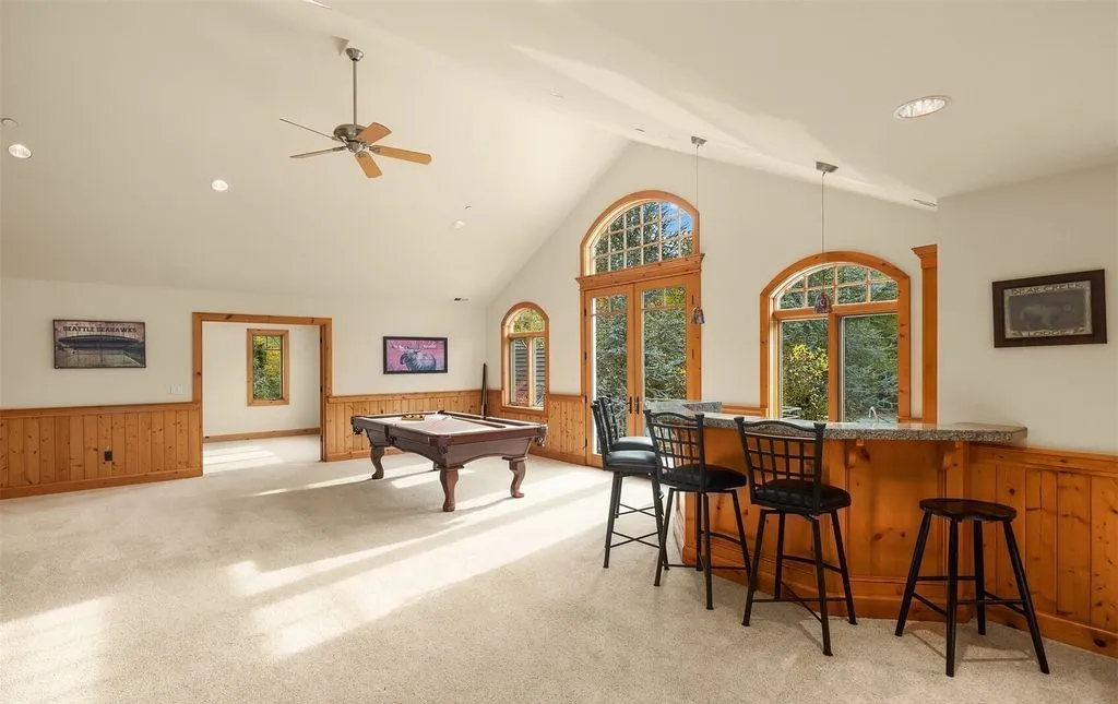 Elegant Washington Estate by Odegard Gockel Exudes Timeless Equestrian Grace, Asking $5.695 Million 28 Captivating Equestrian Retreat at 20727 SE 24th Street Offers Effortless Luxury for 5.695 Million 24