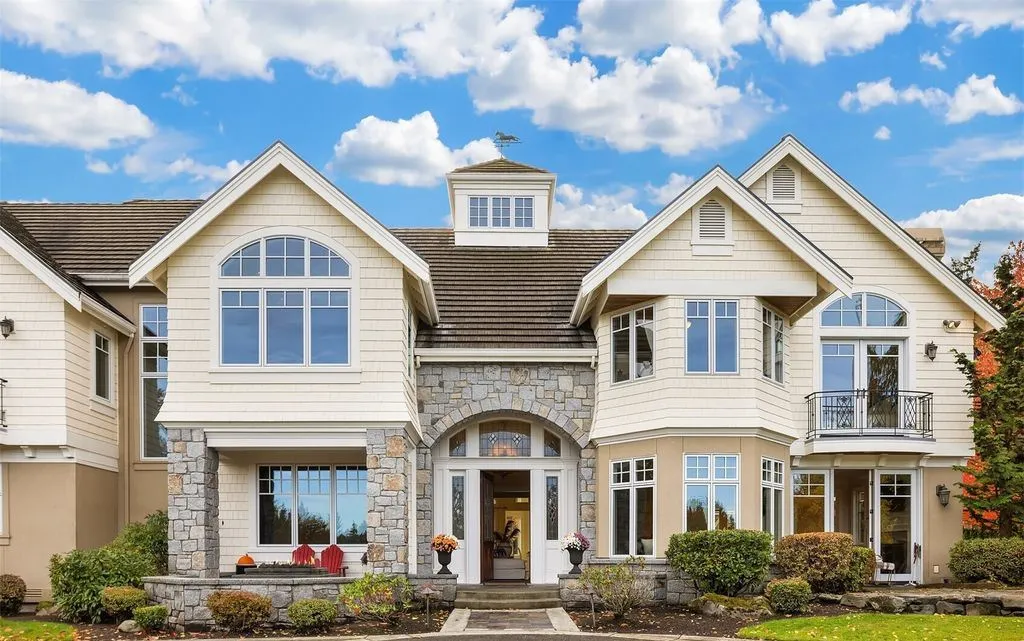 Elegant Washington Estate by Odegard Gockel Exudes Timeless Equestrian Grace, Asking $5.695 Million 8 Captivating Equestrian Retreat at 20727 SE 24th Street Offers Effortless Luxury for 5.695 Million 4