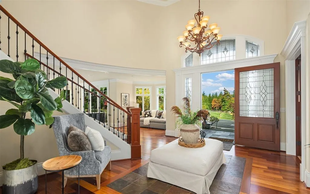 Elegant Washington Estate by Odegard Gockel Exudes Timeless Equestrian Grace, Asking $5.695 Million 10 Captivating Equestrian Retreat at 20727 SE 24th Street Offers Effortless Luxury for 5.695 Million 6