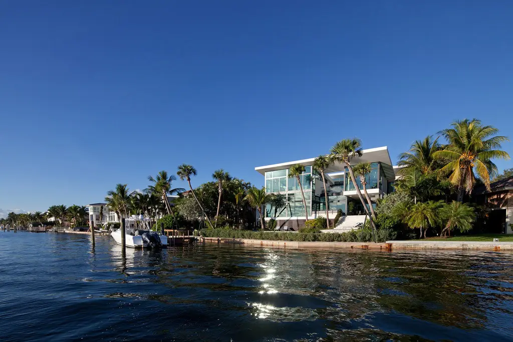 Coral Gables Residence by Touzet Studio Modernism Meets Tradition Reimagines Coastal Living 10