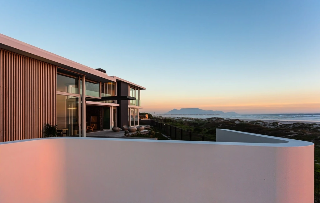 D13 House by GSQUARED Architects Blends Modern Minimalism with Cape Town’s Natural Beauty