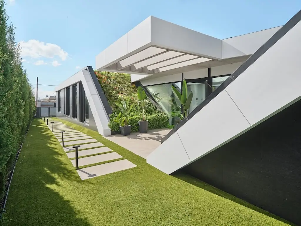 Elevated Nature House by ROA Arquitectura Sustainable Mediterranean Living with Rooftop Garden 12