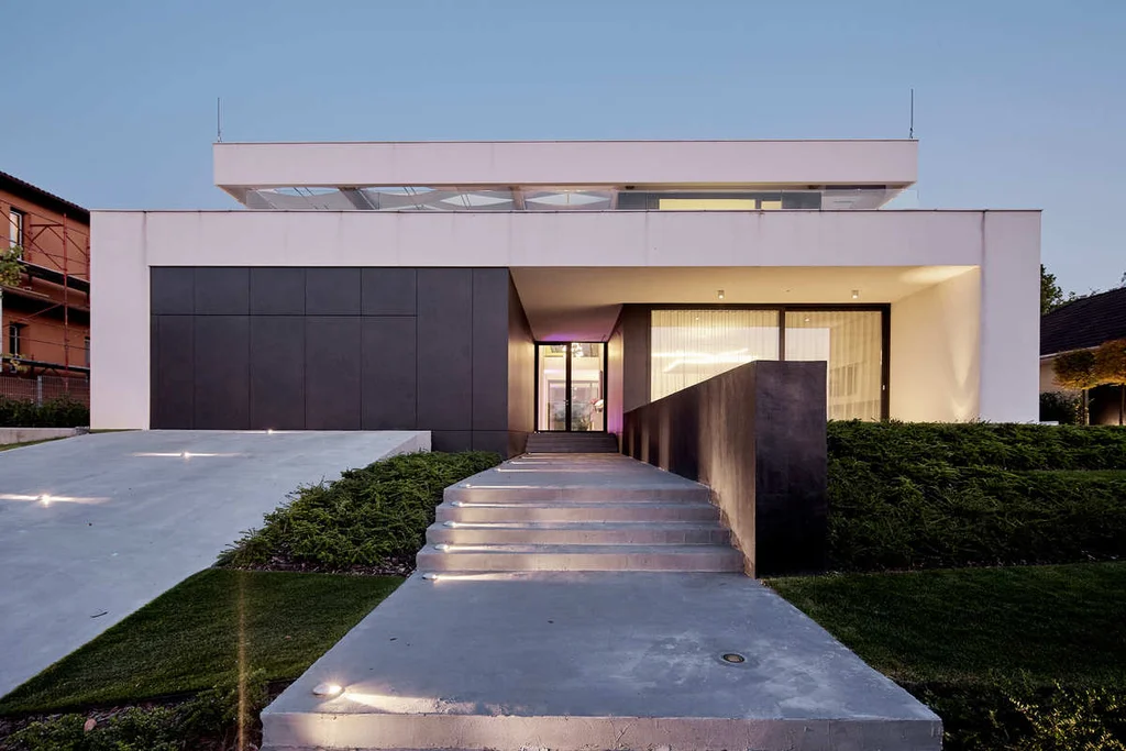 Elevated Serenity: Family House by Benyei Architectural Studio Redefines Modern Luxury in Hungary 2 Elevated Serenity Family House by Benyei Architectural Studio Redefines Modern Luxury in Hungary 4