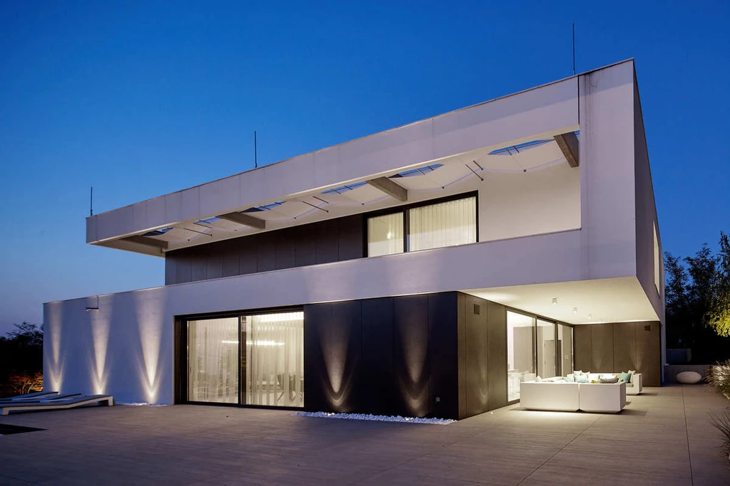 Elevated Serenity: Family House by Benyei Architectural Studio Redefines Modern Luxury in Hungary 3 Elevated Serenity: Family House by Benyei Architectural Studio Redefines Modern Luxury in Hungary