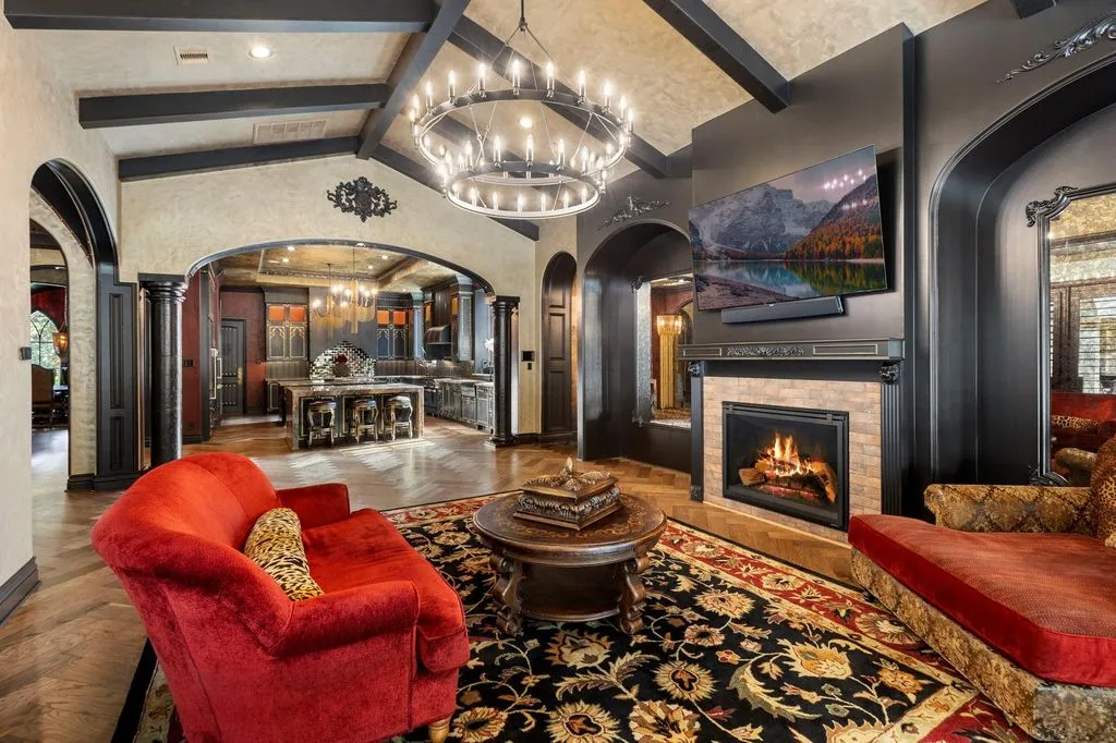 Exquisite Texas Residence at 15 Estancia Pl Marries Old World Grandeur with Modern Sophistication 11