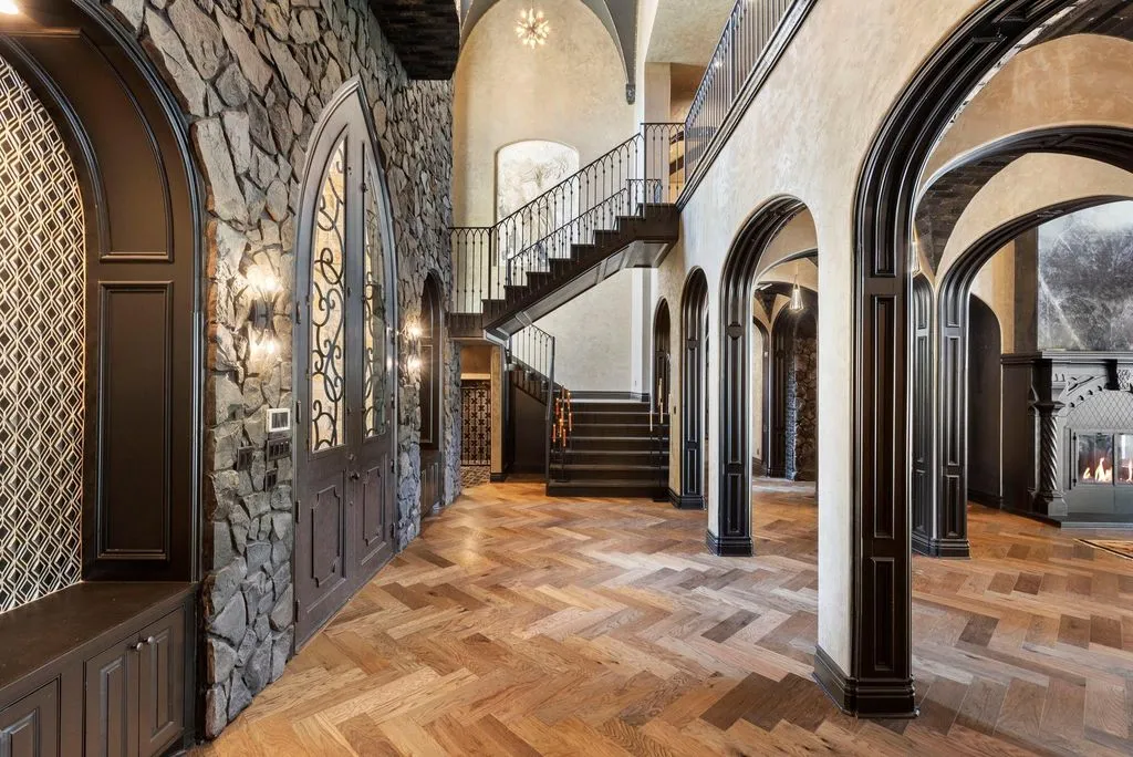 Exquisite Texas Residence at 15 Estancia Pl Marries Old World Grandeur with Modern Sophistication 16