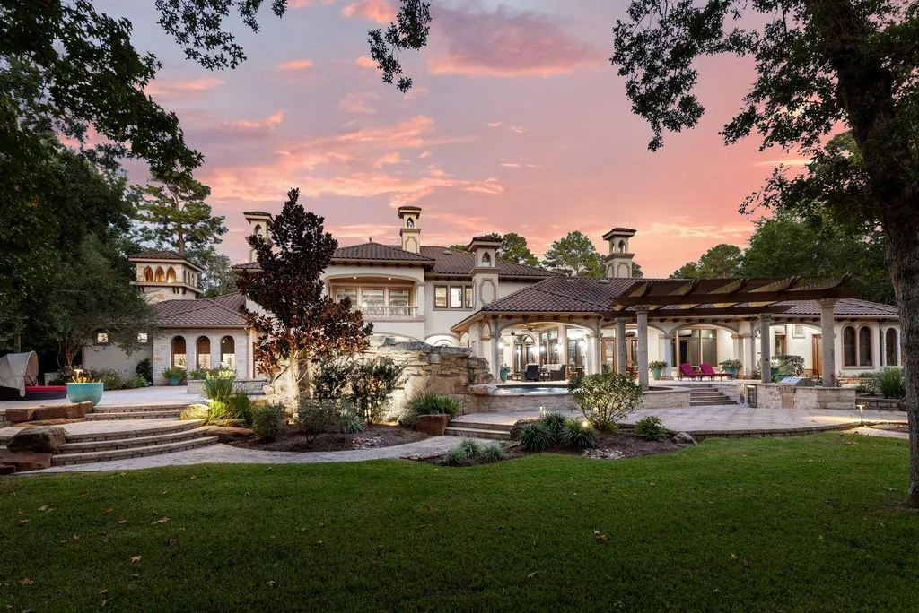 Exquisite Texas Residence at 15 Estancia Pl Marries Old World Grandeur with Modern Sophistication 20