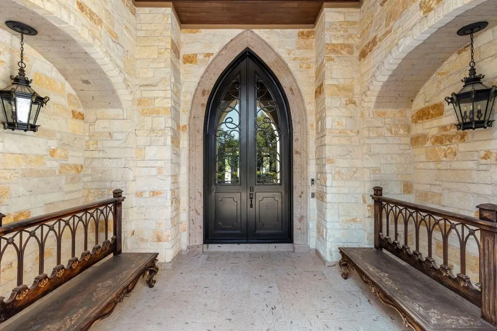 Exquisite Texas Residence at 15 Estancia Pl Marries Old World Grandeur with Modern Sophistication 3