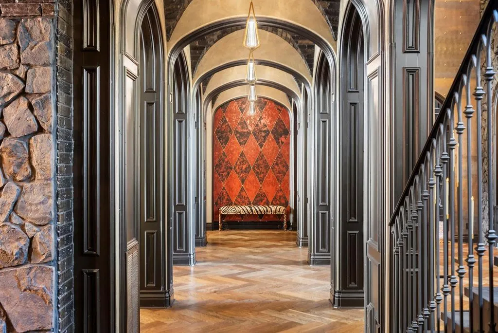 Exquisite Texas Residence at 15 Estancia Pl Marries Old World Grandeur with Modern Sophistication 6