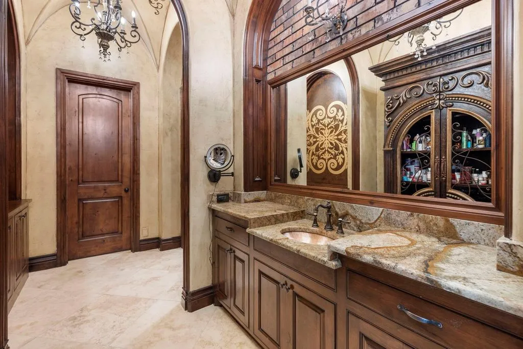 Exquisite Texas Residence at 15 Estancia Pl Marries Old World Grandeur with Modern Sophistication 8