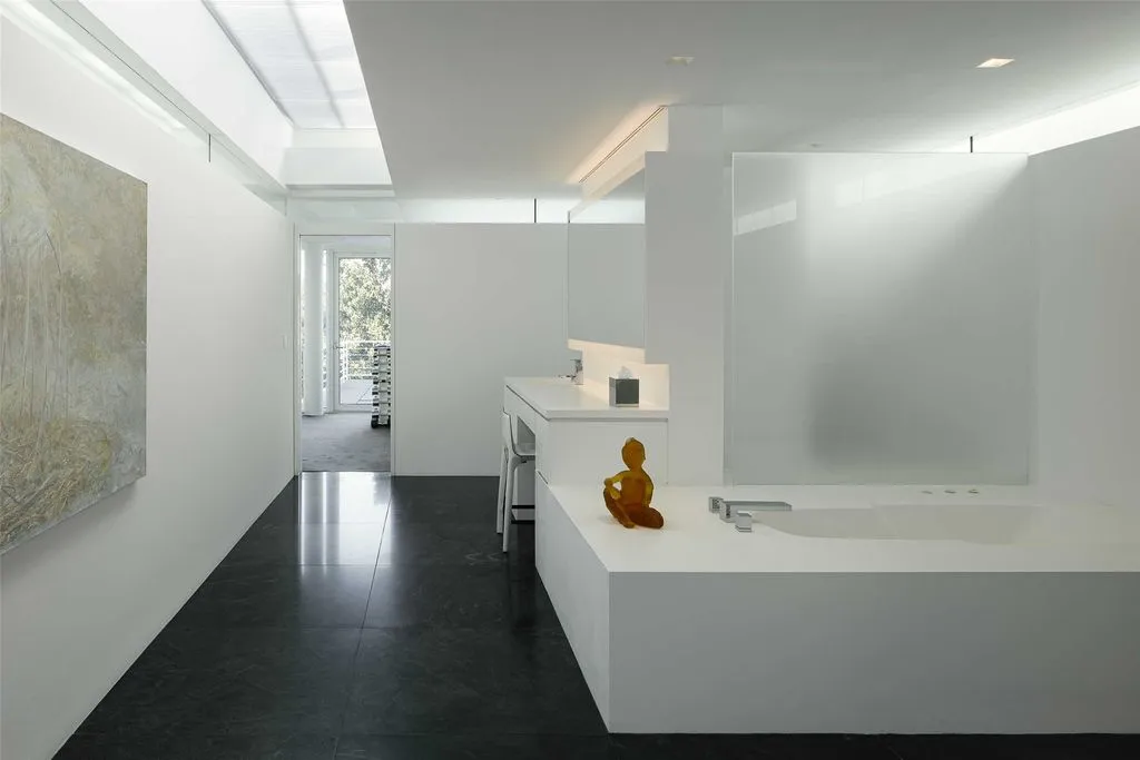 A Work of Art: Richard Meier’s Rachofsky House in Texas Offered at $23 Million 23 Extraordinary 8605 Preston Rd Estate by Richard Meier Offered at 23 Million 18