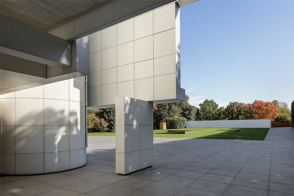A Work of Art: Richard Meier’s Rachofsky House in Texas Offered at $23 Million 25 Extraordinary 8605 Preston Rd Estate by Richard Meier Offered at 23 Million 21