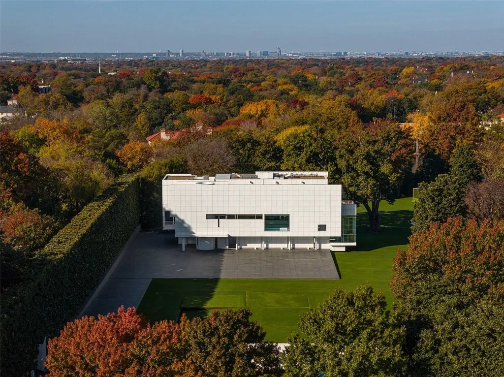 A Work of Art: Richard Meier’s Rachofsky House in Texas Offered at $23 Million 27 Extraordinary 8605 Preston Rd Estate by Richard Meier Offered at 23 Million 30