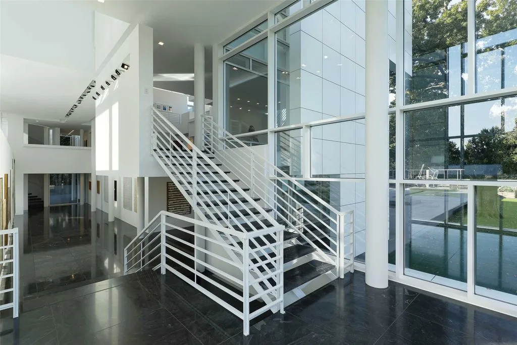 A Work of Art: Richard Meier’s Rachofsky House in Texas Offered at $23 Million 13 Extraordinary 8605 Preston Rd Estate by Richard Meier Offered at 23 Million 8