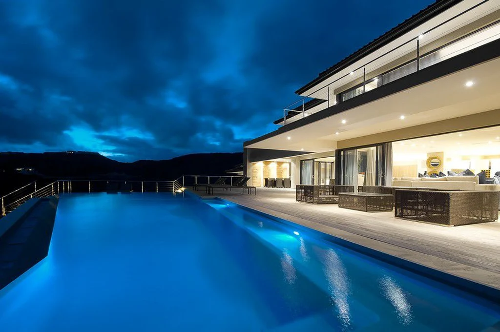 House A6 by Studiovision Sculptural Modernism Amid South African Landscapes 9