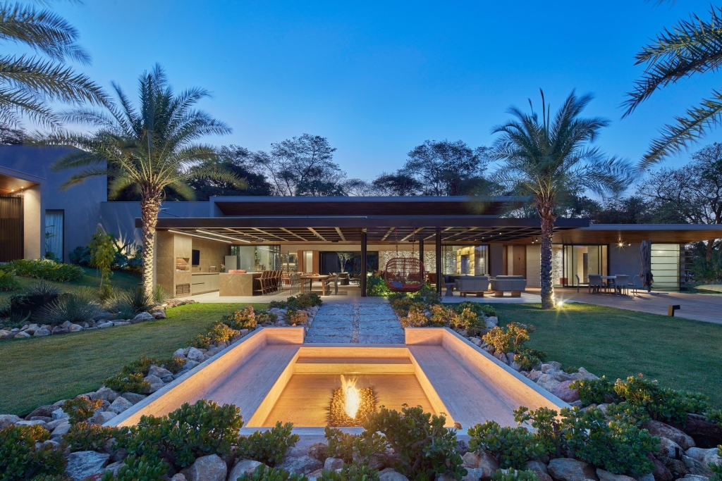 IC Residence by Anastasia Arquitetos Blends Tropical Modernism with Landscape Harmony in Lagoa Santa 11 IC Residence by Anastasia Arquitetos Blends Tropical Modernism with Landscape Harmony in Lagoa Santa