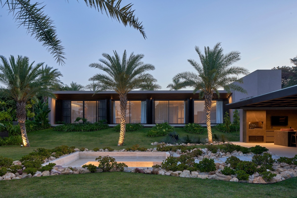 IC Residence by Anastasia Arquitetos Blends Tropical Modernism with Landscape Harmony in Lagoa Santa 1 IC Residence by Anastasia Arquitetos Blends Tropical Modernism with Landscape Harmony in Lagoa Santa