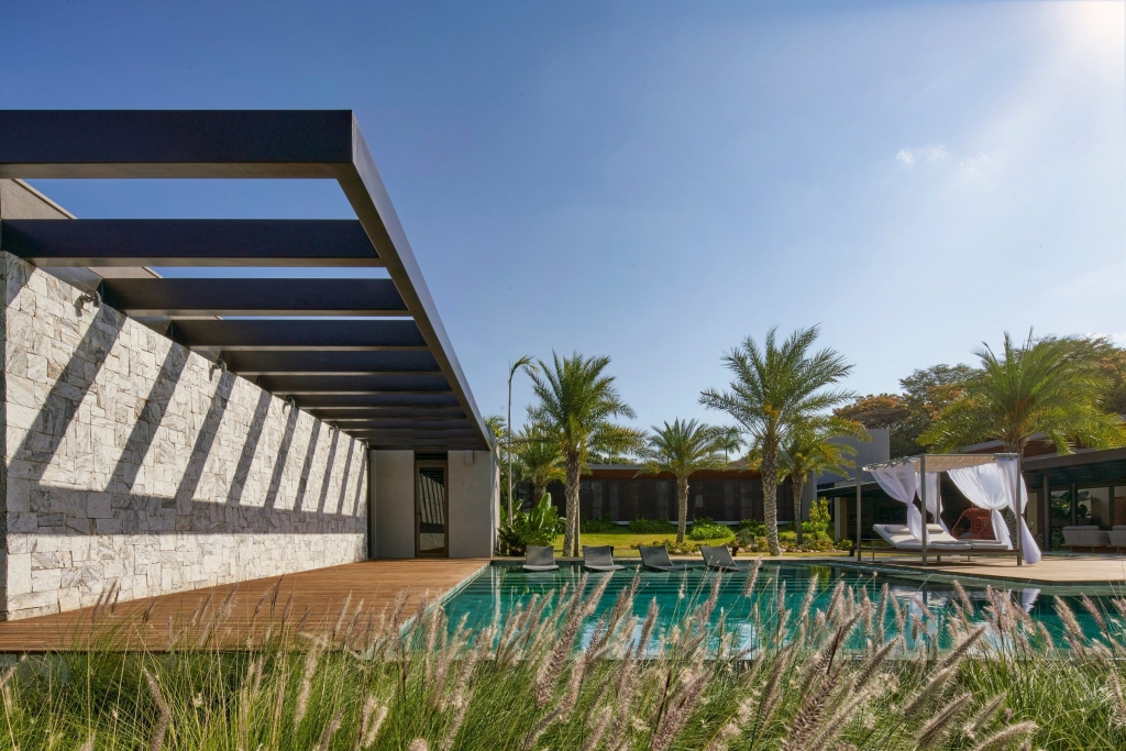 IC Residence by Anastasia Arquitetos Blends Tropical Modernism with Landscape Harmony in Lagoa Santa 4 IC Residence by Anastasia Arquitetos Blends Tropical Modernism with Landscape Harmony in Lagoa Santa 9