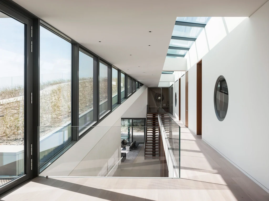 Long Island House by 1100 Architect, A Serene Oceanfront Retreat with Timeless Modern Design 7 Long Island House by 1100 Architect, A Serene Oceanfront Retreat with Timeless Modern Design