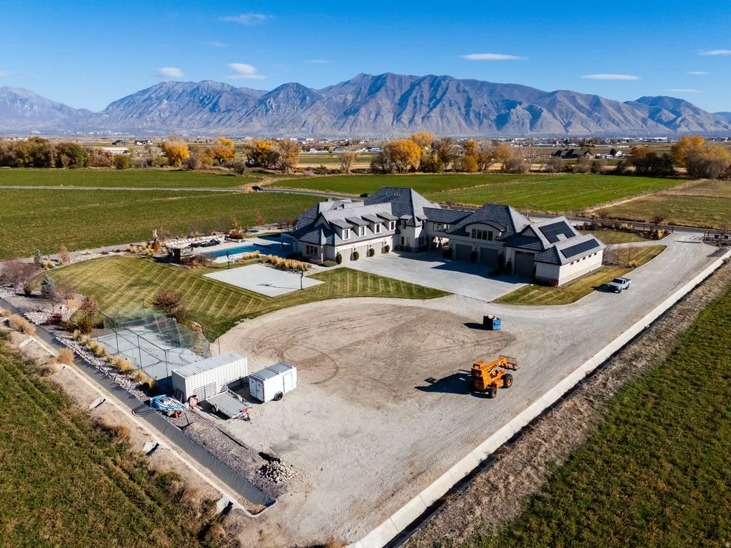 Luxury Living at 5272 S River Dr Extraordinary 11.9M Custom Estate in Spanish Fork Utah 31