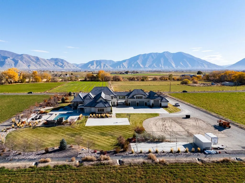 Luxury Living at 5272 S River Dr Extraordinary 11.9M Custom Estate in Spanish Fork Utah 32
