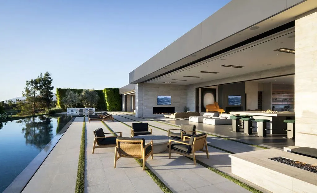 Magnificent California Retreat at 53370 Ross Ave Elevates Madisons Trophy Estate to New Heights of Luxury 16