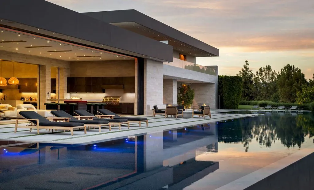 Magnificent California Retreat at 53370 Ross Ave Elevates Madisons Trophy Estate to New Heights of Luxury 17