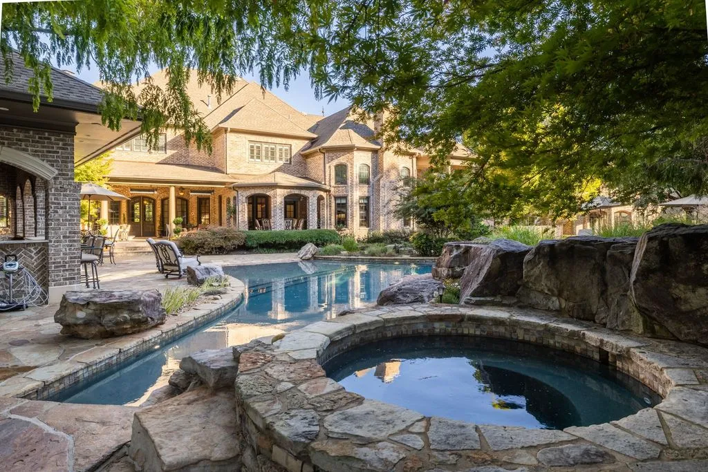 Magnificent Estate at 55 Governors Way Blends Spacious Design with Cozy Sophistication Listed at 6799999 24