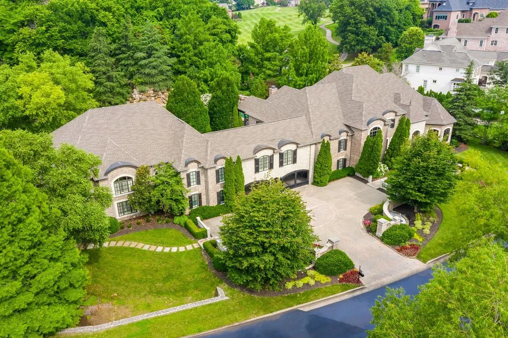 Magnificent Estate at 55 Governors Way Blends Spacious Design with Cozy Sophistication Listed at 6799999 25