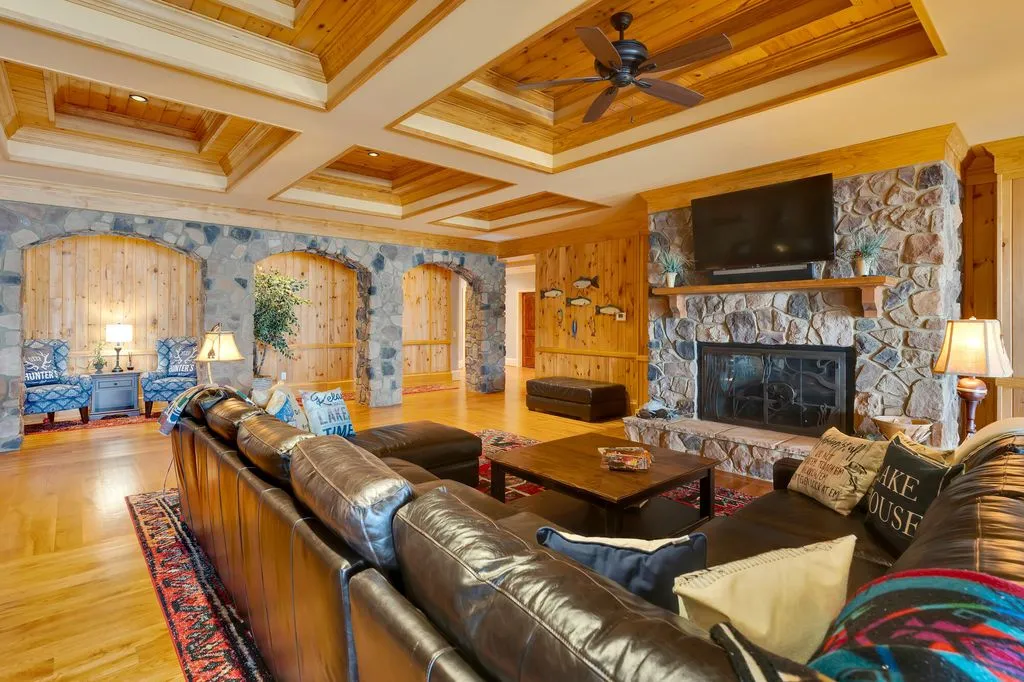 Magnificent Lakefront Retreat at 6432 Cobble Ln Lists for 4375000 in Tennessee 14