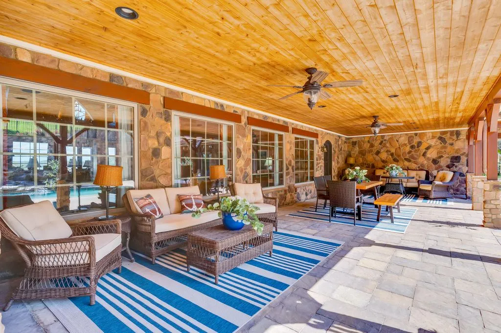 Magnificent Lakefront Retreat at 6432 Cobble Ln Lists for 4375000 in Tennessee 18