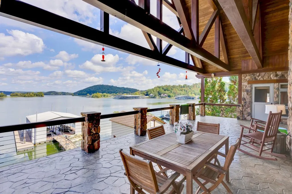 Magnificent Lakefront Retreat at 6432 Cobble Ln Lists for 4375000 in Tennessee 20
