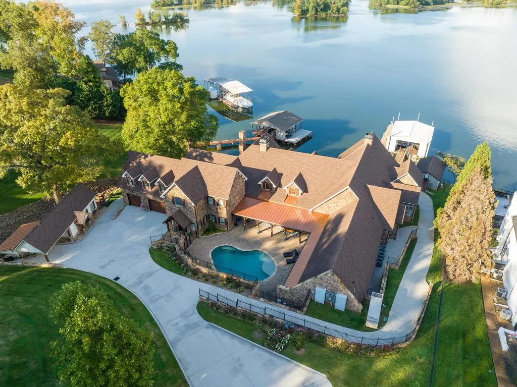 Magnificent Lakefront Retreat at 6432 Cobble Ln Lists for 4375000 in Tennessee 22