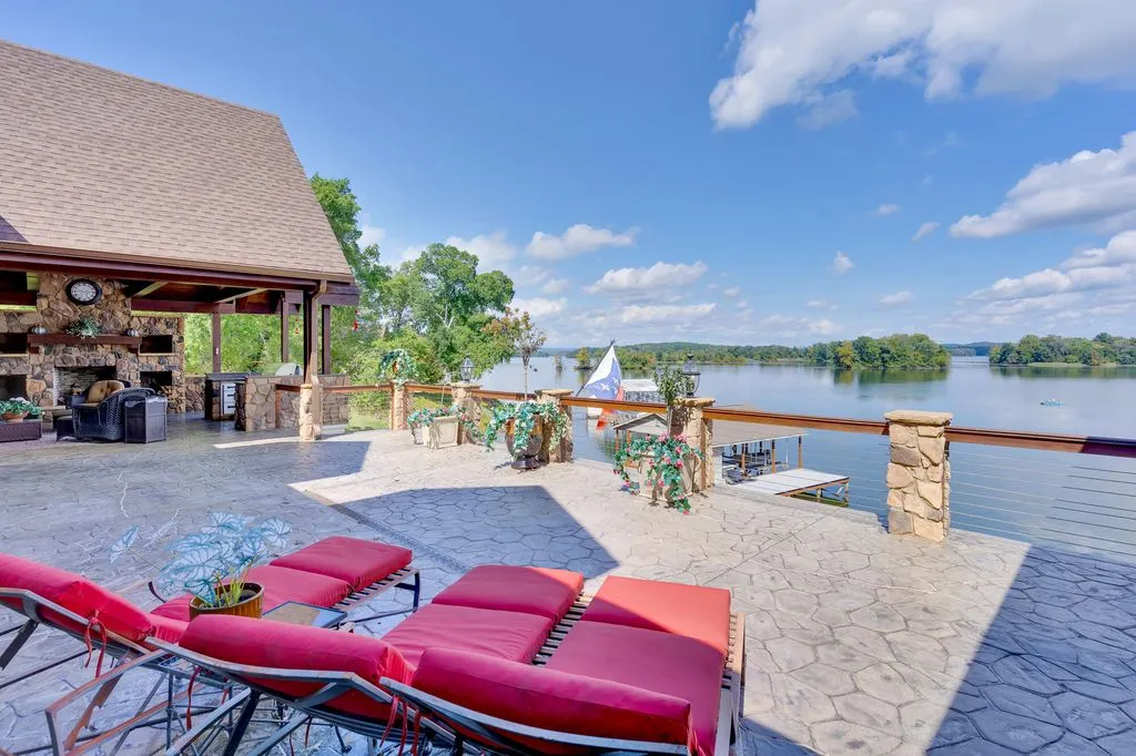 Magnificent Lakefront Retreat at 6432 Cobble Ln Lists for 4375000 in Tennessee 8