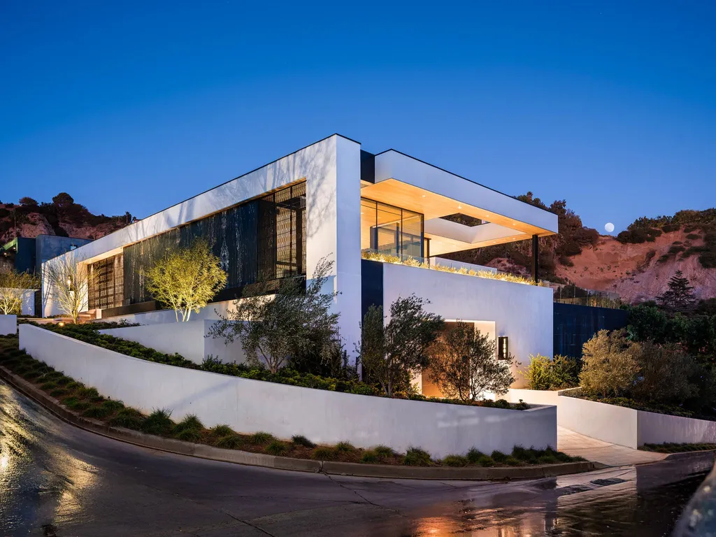 Marcheeta II House by McClean Design A Sculptural Hillside Retreat of Light Elevation and Cinematic Views 6