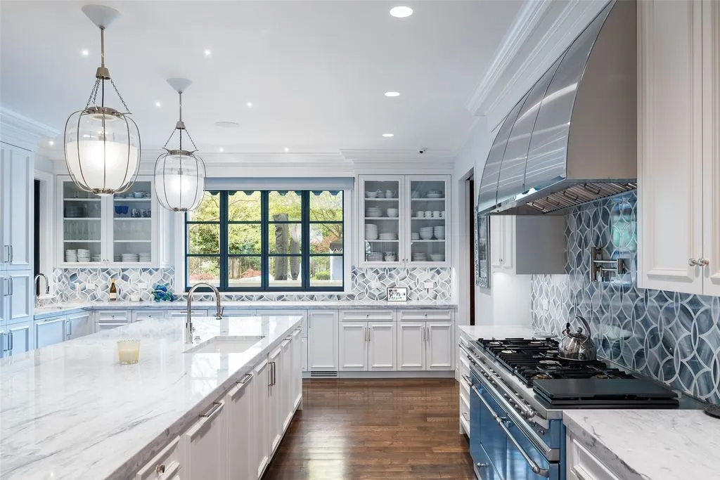 A Texas Icon: Sebastian Construction Group Crafts a $35 Million Masterpiece of Privacy and Luxury Living 17 Spectacular 35 Million Estate at 6601 Hunters Glen Rd Showcases Sebastian Construction Groups Vision of Privacy and Timeless Elegance 10