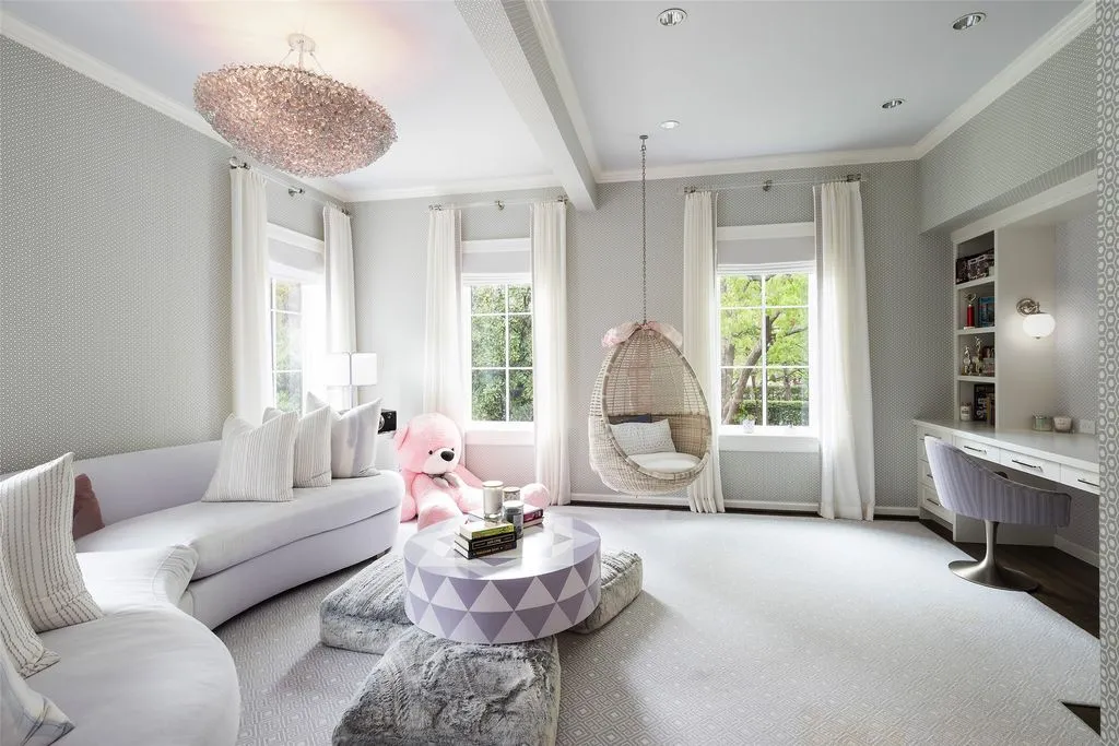 A Texas Icon: Sebastian Construction Group Crafts a $35 Million Masterpiece of Privacy and Luxury Living 24 Spectacular 35 Million Estate at 6601 Hunters Glen Rd Showcases Sebastian Construction Groups Vision of Privacy and Timeless Elegance 17